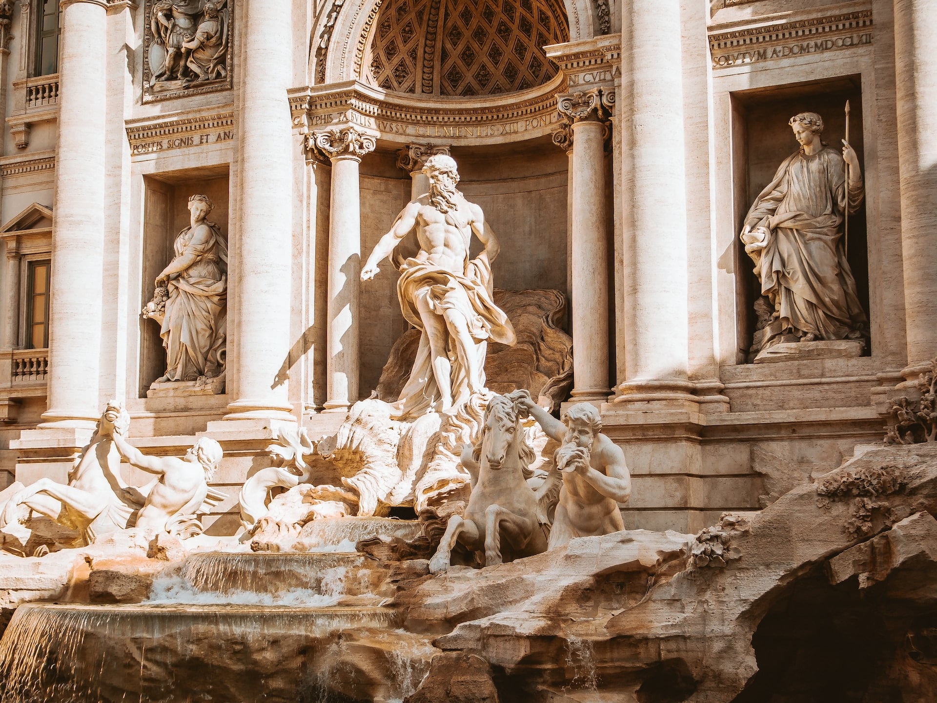 italy_03-min statue