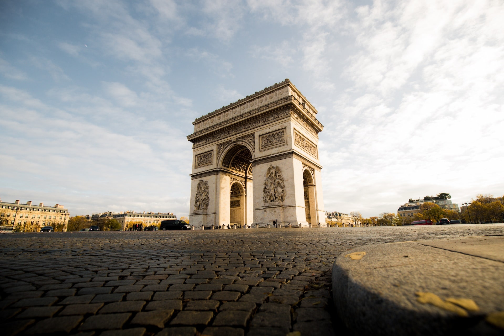 paris_03-min L'arc de Triomphe